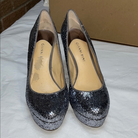Gianni Bini Silver platform stiletto -*minor damage from stick on insole - 8 - Picture 3 of 9